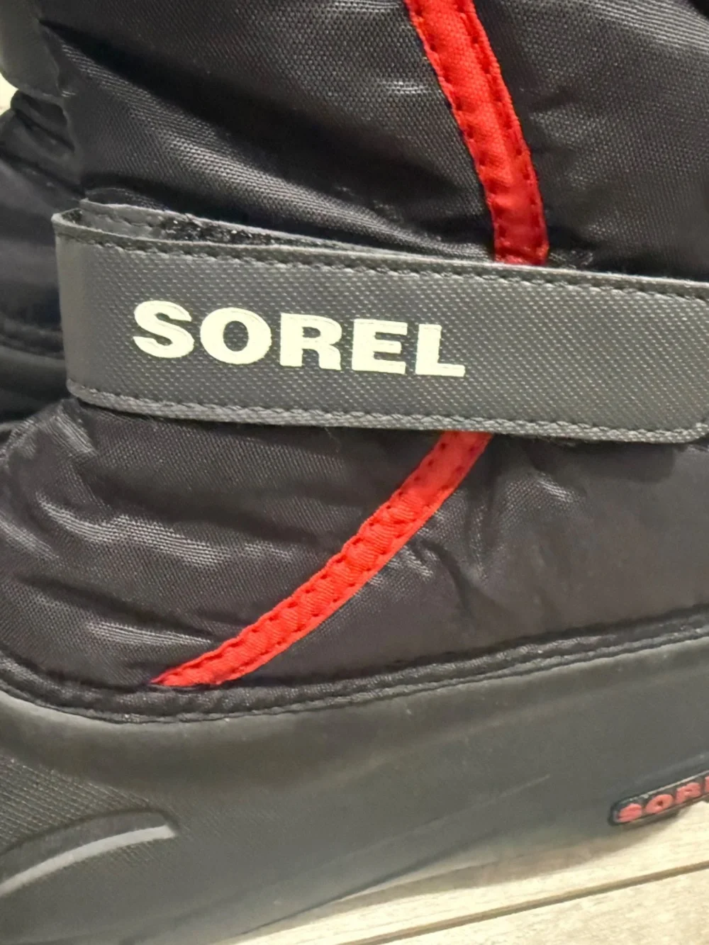 NEW SOREL Youth Flurry Snow Boots 7Y Black Bright Red -32C / -25F Waterproof